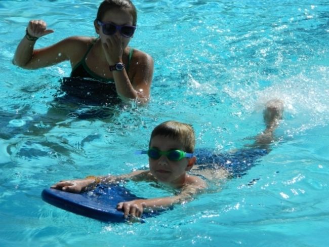 overcoming fear of water  izzy and kickboard